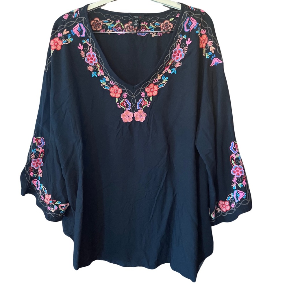 Intro. Women’s tunic black colorful embroidered top summer travel size 2xl